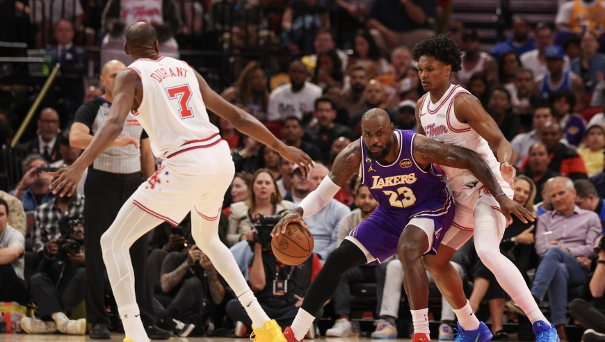 豪取7连胜，湖人获4大喜讯！东契奇40+9+10破纪录41岁老詹完胜KD