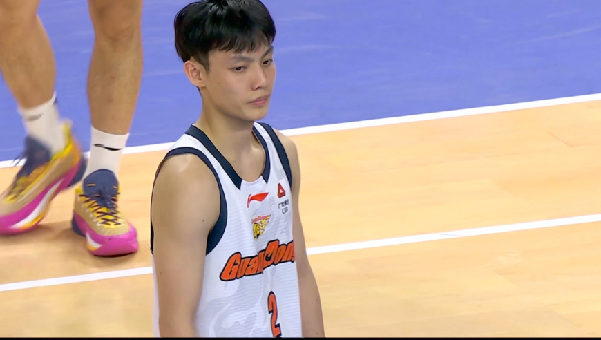 家门口就能看见库里！徐杰三节23+6集锦 单节5记三分超远不手软