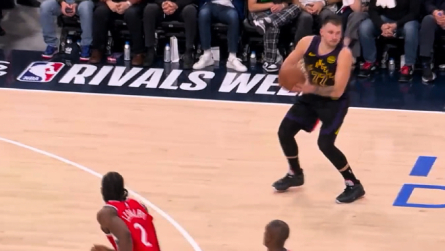 东契奇关键空位三分拒投成笑柄！被骂上全美热搜 遭嘲讽是最差运动员