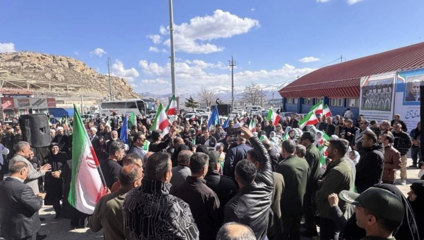 耗时8天！伊朗女足正式抵达伊朗境内：戴头巾露微笑 民众到场欢迎