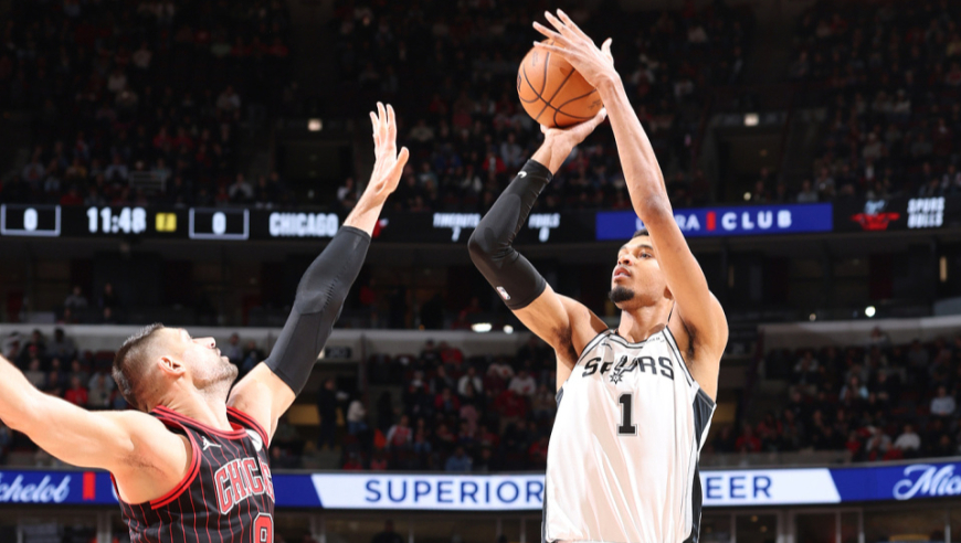 NBA常规赛：文班38+12+5+5帽连中关键三分 马刺逆转公牛3连胜