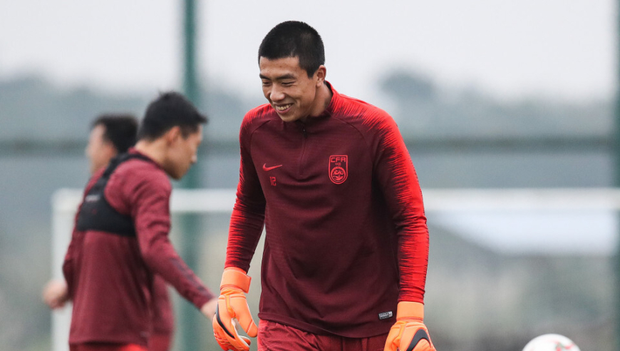 惋惜！曝前国门近视严重+28岁选择退役，曾任国安主力，助队夺足协杯