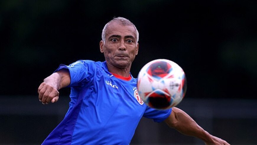 59岁的罗马里奥已与22岁女友分手，巴媒：他又有了新约会对象