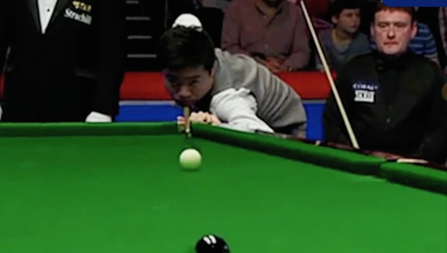 长台极限翻袋，丁俊晖与怀特抢黑大战回合结局匪夷所思｜体坛记忆