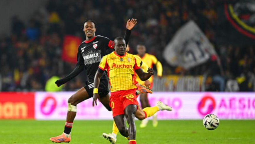 法甲一场激烈对决，朗斯vs尼斯，领头羊欲复仇对手，如何拿捏？