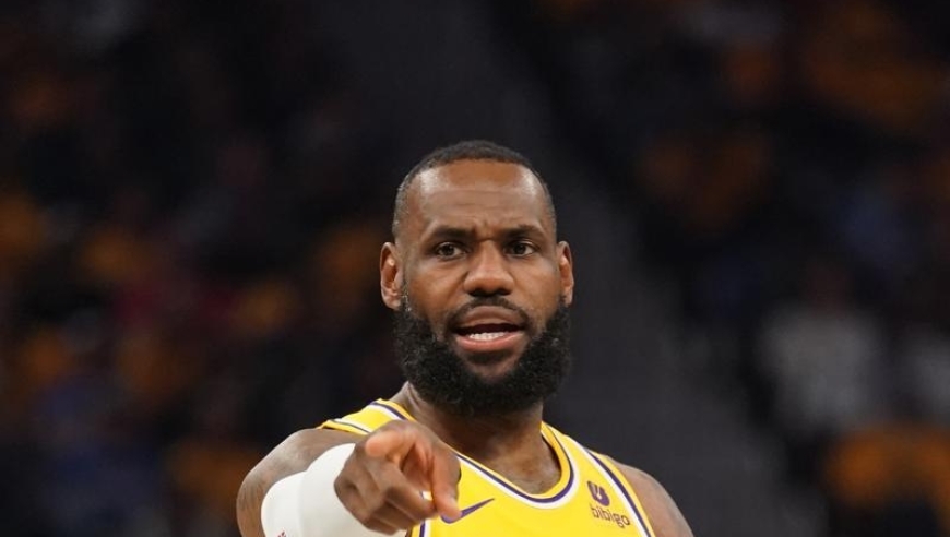 锐评丨一切为了总冠军，这就是詹姆斯的格局