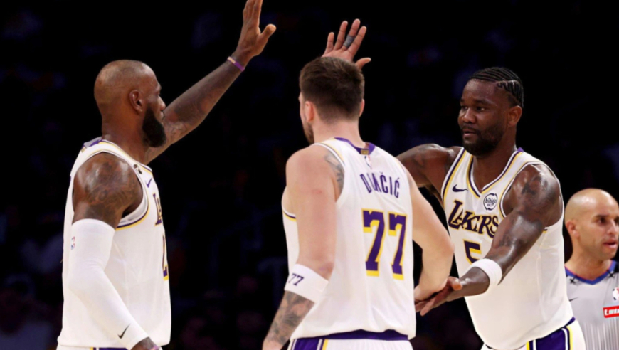 夸张到离谱！湖人决胜时刻轰29-6极限攻击波惊天逆转独行侠全过程