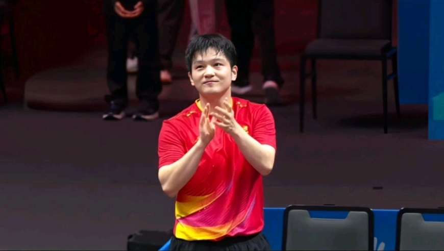 太强了！慢镜回顾樊振东战梁靖崑决胜局全程 小胖心态太稳