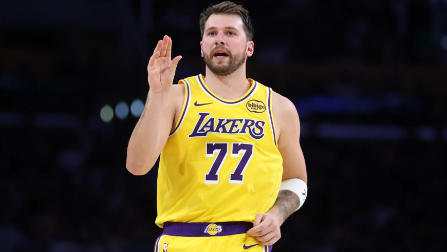 詹姆斯首次飞身救球！东契奇是否能带领湖人争冠？ | 议起复盘