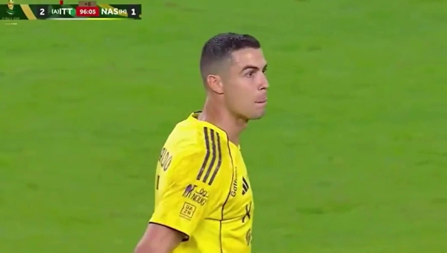 低语孤勇者！C罗最后主罚任意球一直念“会进的”，遗憾偏门而出