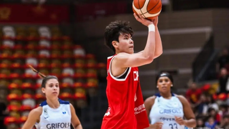 女版赵睿横空出世，24分钟砍25分！女篮下一代核心找到了，才23岁