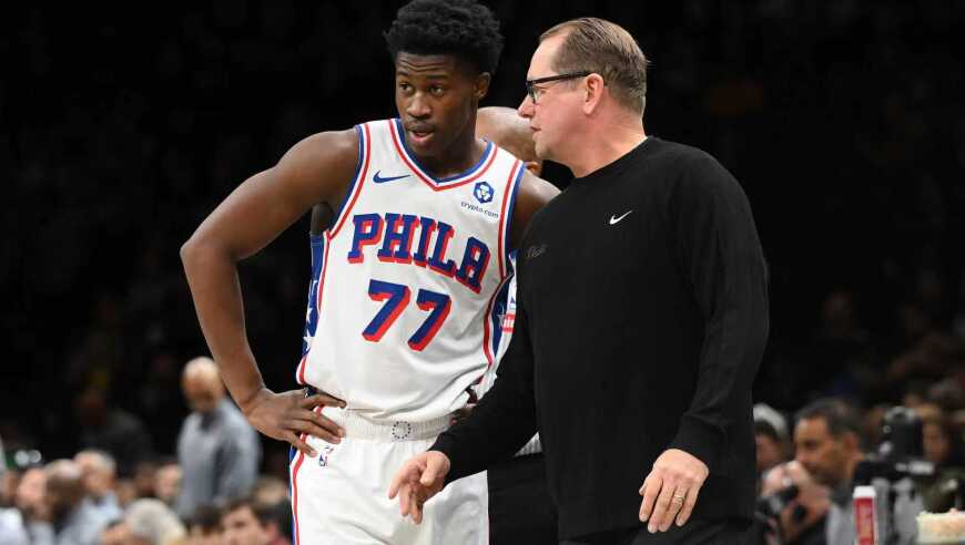 NBA常规赛：恩比德轮休76人大胜送篮网6连败 马克西26分乌布雷单节22分