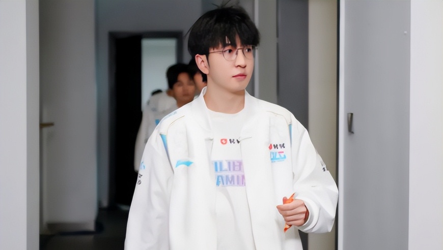 转会期3大未解之谜！IG和BLG首当其冲，每一条都十分费解