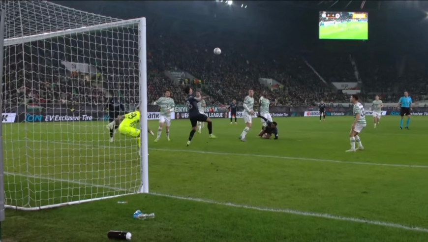 吹一辈子系列！欧联杯赛场诞生超级神仙球：转体180度+凌空侧钩