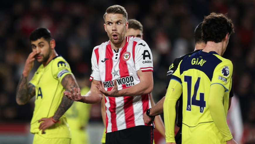 巨大争议！慢镜看罗梅罗放铲破坏单刀疑逃红牌，热刺0-0布伦特福德