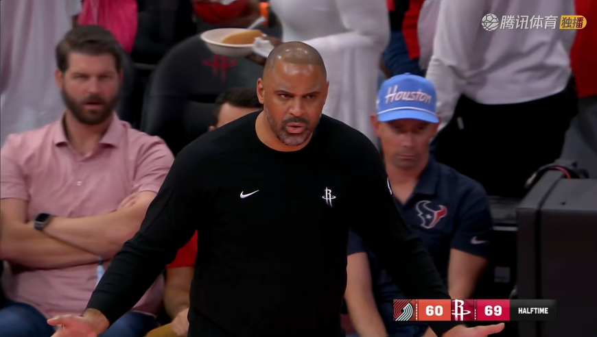 小插曲！火箭最后一攻状况百出 裁判回看良久给出争议结果直接结束
