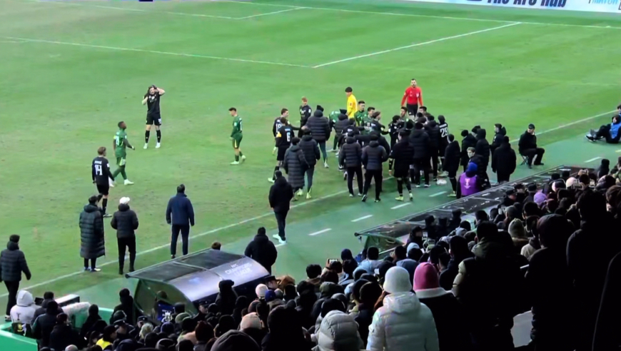 又打起来了！亚冠补时国安和麦克阿瑟火爆冲突