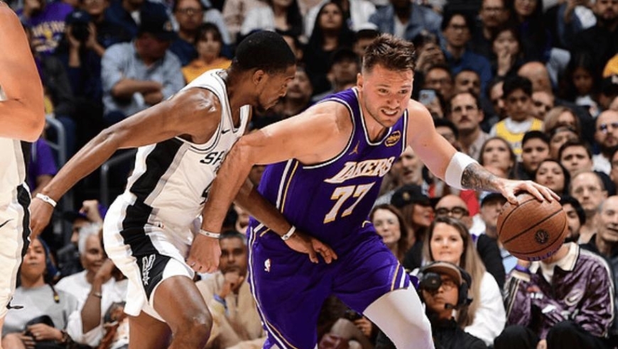 爆大冷！湖人惨败马刺无缘杯赛四强，东契奇空砍35+8！一战认清了8现实