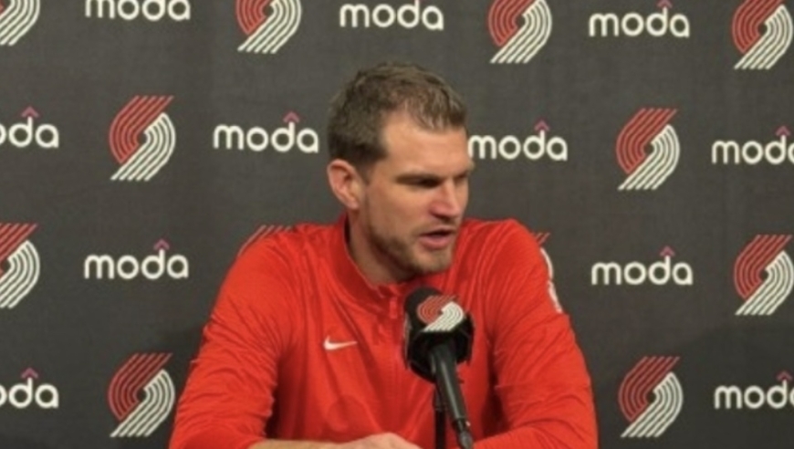 最后8.2秒！开拓者领先2分，直播镜头扫过杨瀚森，请注意斯普利特！