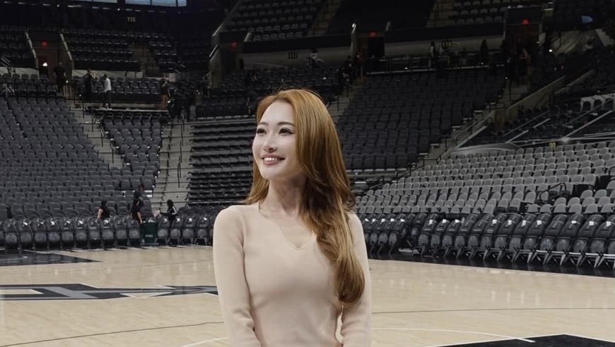 赵继伟美国行，NBA明星后卫助阵，170女主持身材不输明星！