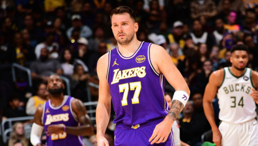 东契奇成湖人输球罪人！25投17铁仅24+9+9 送致命犯规六犯离场