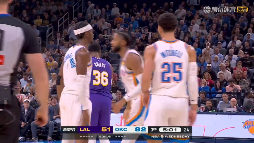 杀人诛心！雷霆连续抢到进攻篮板 华莱士最后直接死亡隔扣斯玛特