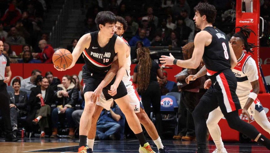 相当不错！杨瀚森连续点进攻篮板得分 微微一笑赢得队友信任