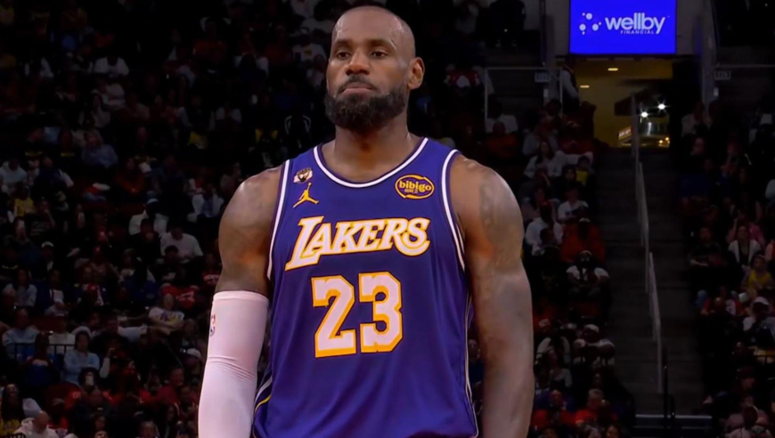 大小王对攻！杜兰特单打东契奇2+1成功 詹姆斯空接打火箭2+1回应