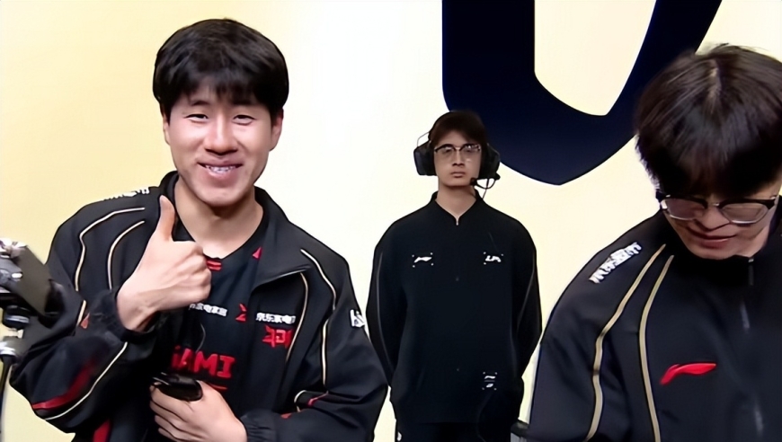 LPL学习石油杯，新增宝石底座，输了的交出宝石点亮冠军奖杯