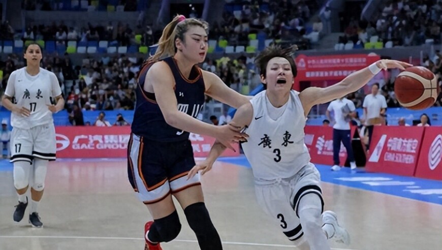 四川女篮为何输给广东队？郑薇有本事，刘禹彤李梦落选国家队不冤