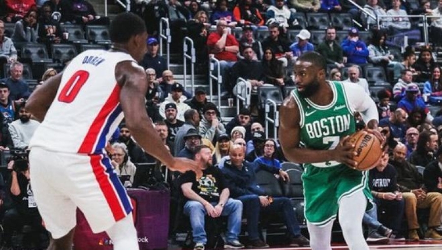 布朗32+11带不动怀特11中1，坎宁安打铁13中5，活塞笑傲榜首大战