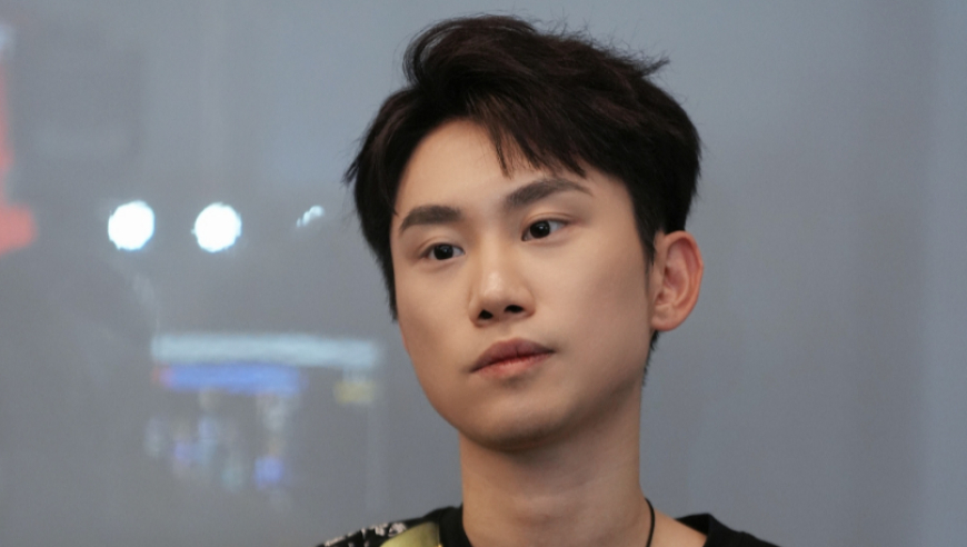 Doinb曝光SMLZ现状，直播月收入只有300元，他的性格不适合当主播