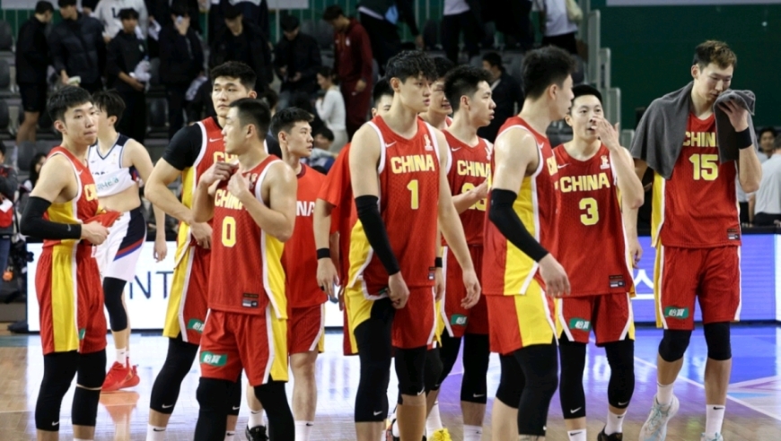 杨毅相声式再谈中国男篮：球员的腿像绑了沙包，打不了先进篮球