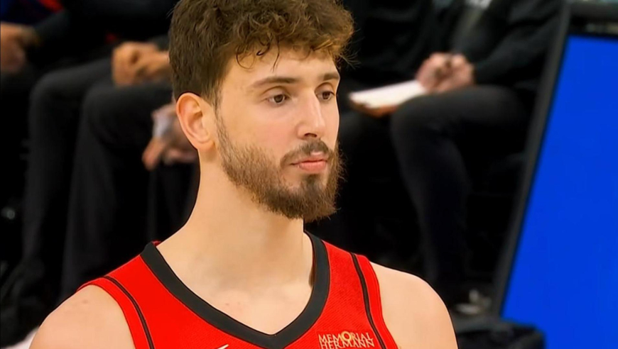 该有的样子！申京半场归来造犯规+送助攻+上篮抛投接管火箭进攻