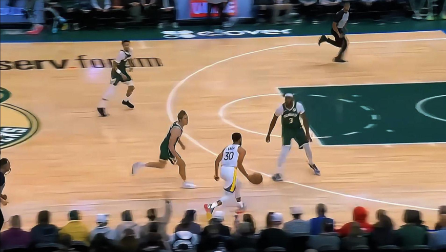 对轰！勇士雄鹿首节三分钟时间对轰22分 攻防速度拉满展开对攻