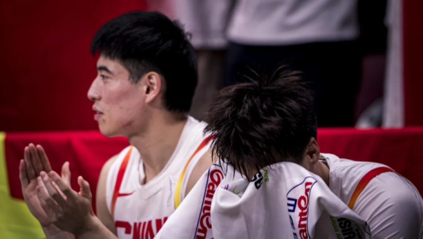泪目！赵睿压哨命中神仙三分 难忍泪水被换下与郭士强相拥