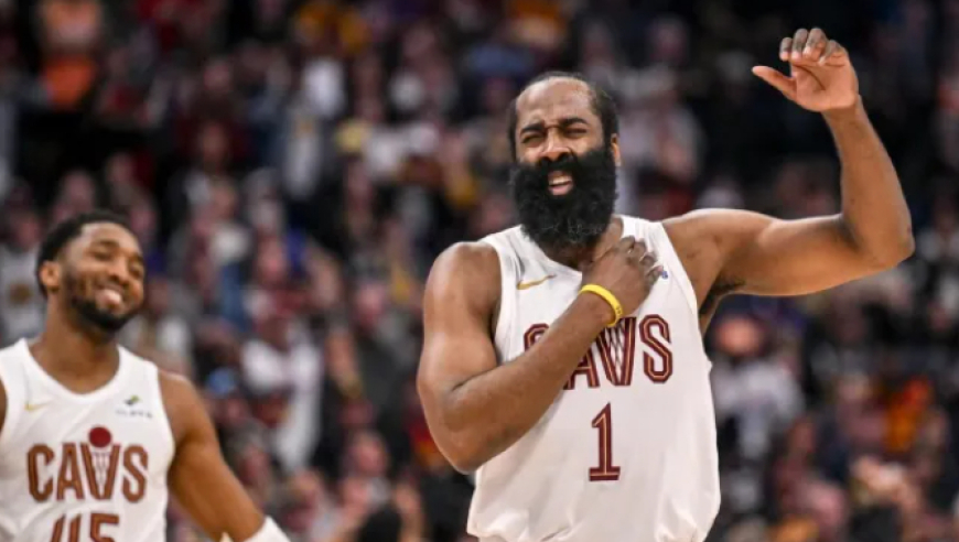 骑士今日前场板输12个、三分少进10个，但最终5分战胜黄蜂