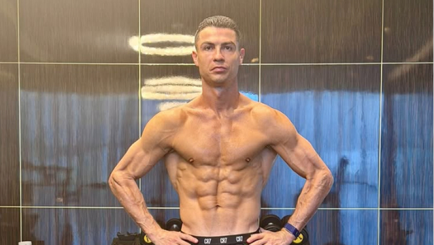 40岁C罗晒照：6块腹肌 身形如雕塑！魔鬼筋肉人 全身0赘肉