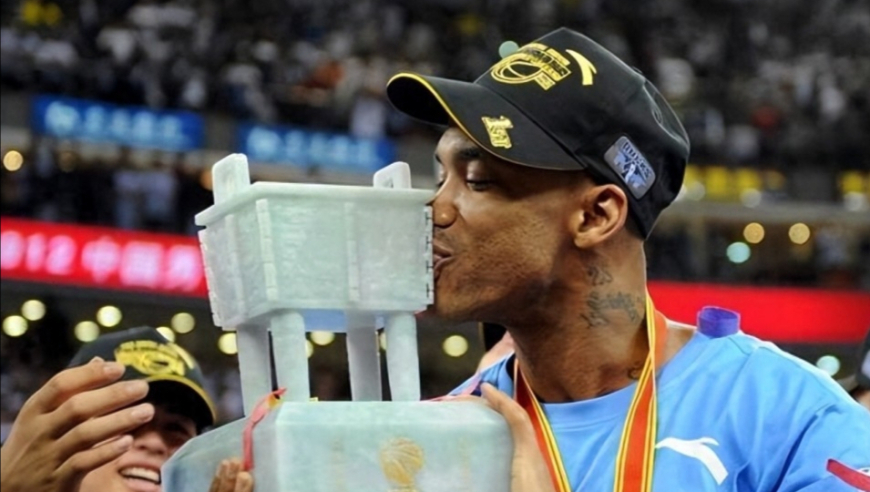 马布里在NBA赚了1.5亿美金，那在CBA赚了多少？网友：难以置信