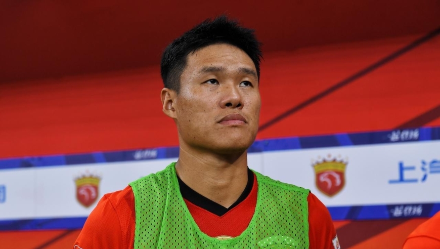 意外！他刚在上港夺冠，就连夜宣布离队走人，将选择加盟大连英博