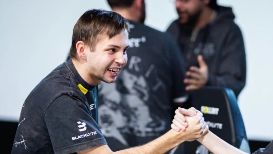 绿龙与黑豹均三战全胜晋级8强！液体和PV都一胜难求黯然出局