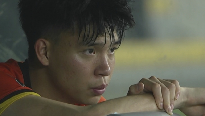 残忍0-4！U23国足球员两眼通红+沉默不语 日本全队大笑围着圈跳舞