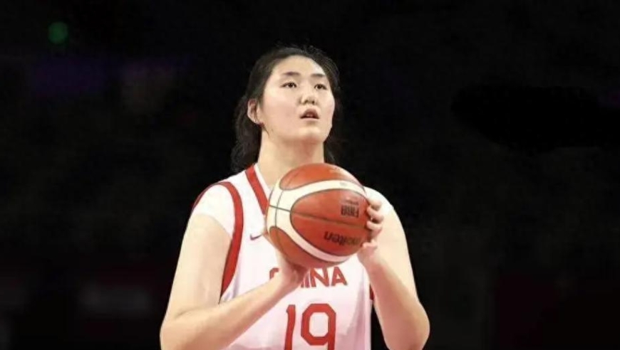 女篮又遭重创？曝2米26高塔张子宇离队，恐缺席亚洲杯
