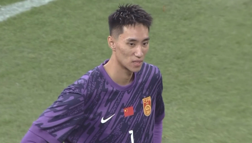 中国U23率先丢球！泰国队神仙球打破僵局，于金永原地目送皮球入网