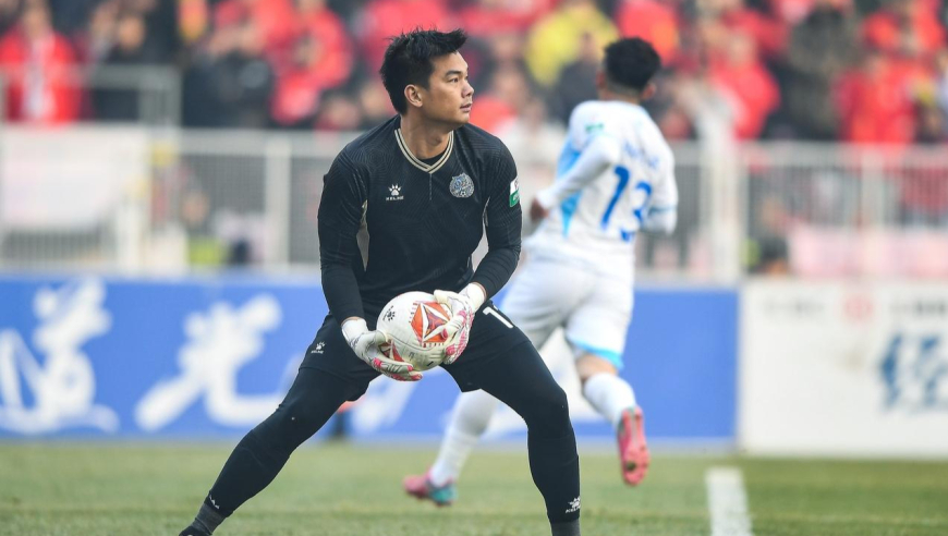 等于白给！中甲佛山门将超巨失误，辽宁球员笑纳空门大礼