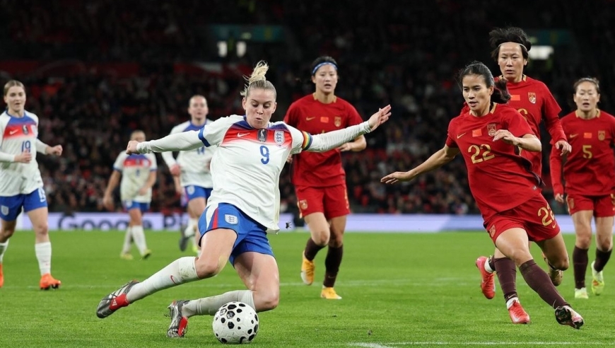 差距太大！慢镜还原中国女足0-8英格兰全过程，门将心态都崩了
