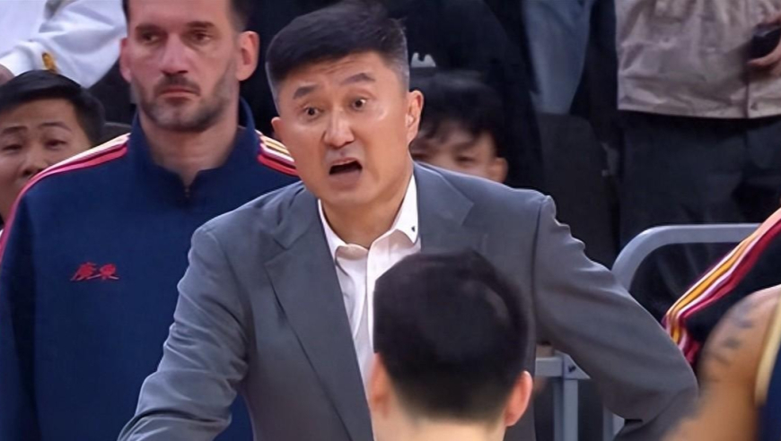 冤枉！广东遭2次致命误判，媒体：约克踩线了，陈家政是鞋影在线上