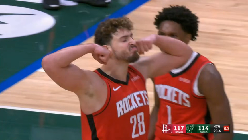 有仇当场就报！申京先遭字母哥扣篮羞辱 决胜时刻打成2+1振臂庆祝