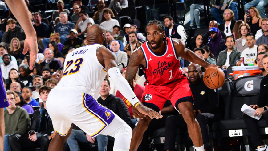 近10场场均轰33分7板，有望冲击MVP！伦纳德确实该要求交易了