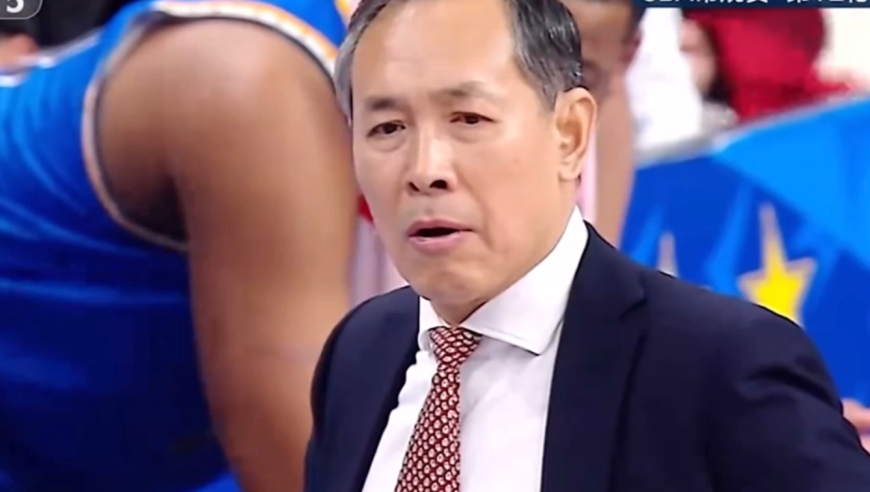 CBA五大囧 | 北京队离谱失误看懵许利民 宁鸿宇接球滑倒原地拜年